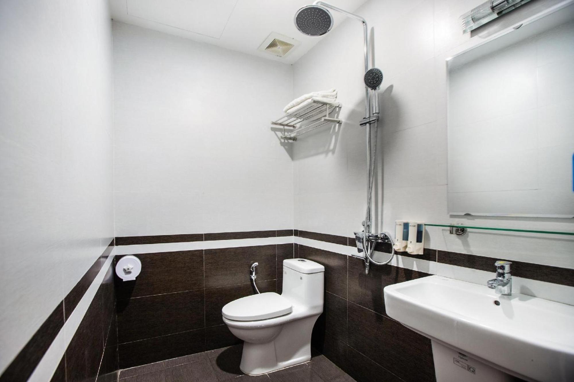 Hotel Khach San Giao Thong Hanoi Zewnętrze zdjęcie